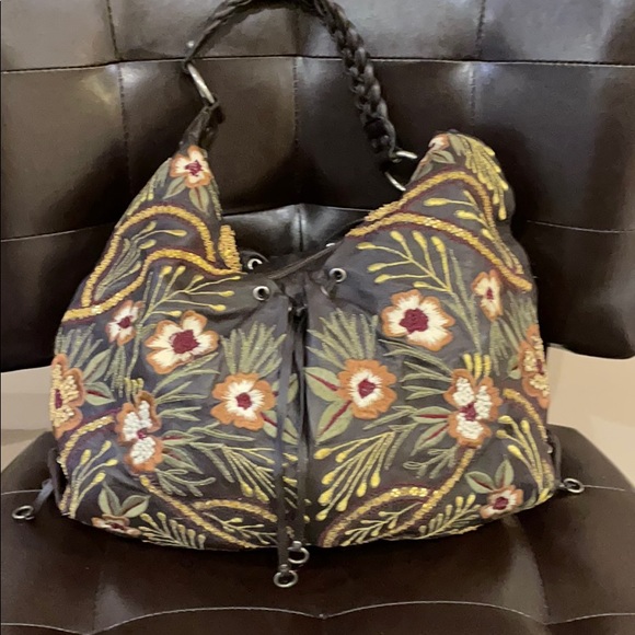 Beautiful embroidered hobo bag - Picture 3 of 10
